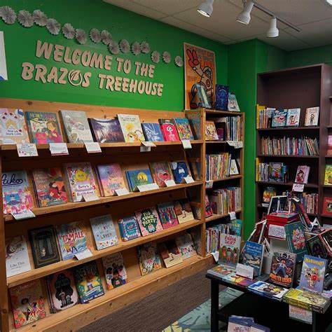 深入探讨休斯顿著名独立书店Brazos书店举办的丰富多彩的文学活动,展现其在社区文化生活中的重要作用及如何通过活动促进读者交流和书籍推广。揭示该书店如何成为本地文学爱好者和作家们汇聚的热土。
