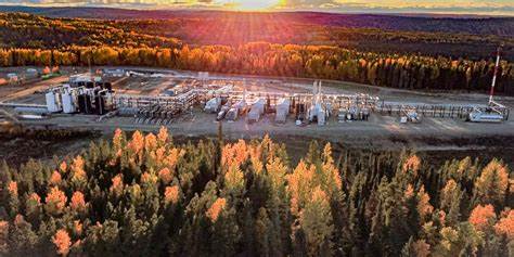 本文深度剖析加拿大Strathcona资源公司提高对MEG Energy的收购报价背后的原因及其对油砂产业和能源市场的影响,探讨此次收购可能带来的行业变革和未来发展机遇。
