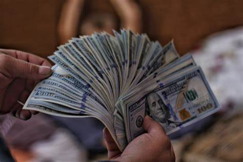 深入解读BNY Mellon(BK)在2025年的股息增长策略和公司战略转型,探讨其为何跻身年度最佳表现股票之列,以及其在金融科技和数字资产领域的创新布局。
