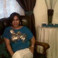 介绍Cheryl Neels作为Inuka Fragrances质量监督者的职业背景与专业能力,探讨其在香氛行业中质量管理的重要角色,以及对企业发展的积极影响。
