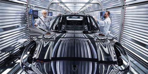 尽管面临美国关税带来的不确定性,欧元区工业生产在7月份实现了回升,德国产出增长成为关键动力,展示出区域经济的抗压能力和复苏潜力。本文深入剖析相关数据和背景,帮助读者理解欧元区工业发展趋势及未来展望。
