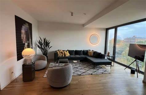 介绍位于柏林米特Gendarmenmarkt附近的Clipper Board­inghouse行政公寓,详述公寓面积、床型、设施、适用人群与周边交通与景点,提供实用的长期与家庭入住建议与预订提示,帮助旅客选择合适的住宿方案
