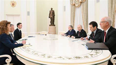 深入解析俄罗斯国防创新体系,探讨其在缺乏传统风险投资环境下,通过国家主导和战略布局实现军事科技进步的独特路径,揭示俄方在战争驱动下对技术创新的全新理解与实践。
