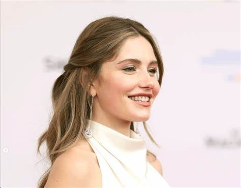 探讨德国新晋女演员三上纯(Mitsou Jung)如何受到家庭背景的深远影响,从早年生活到职业选择,揭示家人的支持和生活环境如何助力她在影视领域崭露头角。
