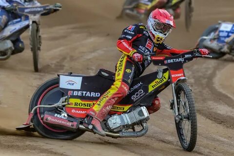 速度赛作为一项充满激情和速度的运动,近年来在全球范围内获得了广泛关注。本文详尽探讨了速度赛的历史背景、比赛规则、赛季动态以及最新的赛事资讯,助力读者了解这项独特运动的精彩与发展趋势。
