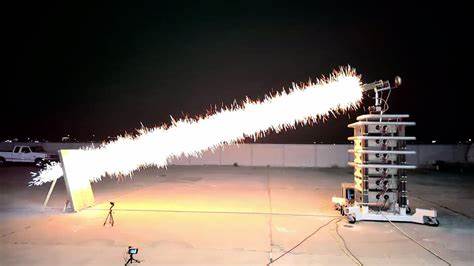 深入解析洛伦兹等离子体炮的技术原理、发射机制及其在未来科技中的潜在应用,带您了解这一创新武器系统的独特魅力与发展趋势。
