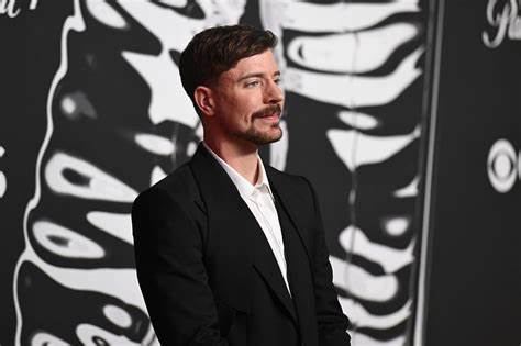 一次价值125万美元的诈骗不仅让人痛失巨款,也引发了对信任与决策的深刻反思。本文揭示了诈骗过程的细节和关键教训,帮助企业家和个人增强风险意识,避免重蹈覆辙。
