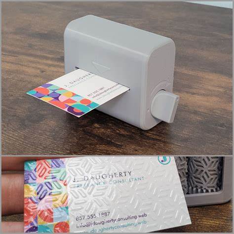 3D打印技术正不断改变传统制造方式,特别是在个性化办公用品领域中表现尤为突出。名片作为商务交流的重要媒介,借助3D打印技术开发的压花机实现了设计与功能的完美结合,推动名片定制进入全新高度。本文深度解析3D打印名片压花机的设计理念、材料选择及实际应用,展望其在未来商务交往中的广阔前景。
