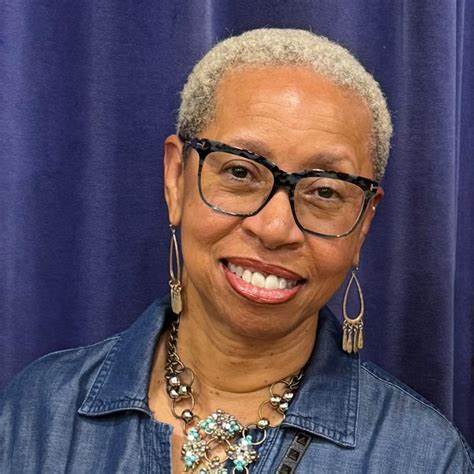 随着人工智能技术的飞速发展,购物方式也在悄然发生变革。从传统的搜索购物到基于智能提示的定制生产,未来的消费体验将更加个性化和高效。本文深入探讨了人工智能如何重塑制造与销售生态,打造真正满足用户需求的产品,实现个性化定制和供应链优化,彻底改变消费市场的未来。
