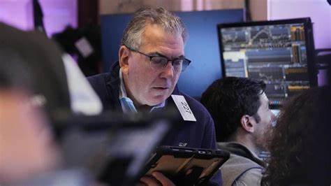 华尔街经历近五周以来表现最优的一周,市场在美联储利率政策预期和经济数据指引下波动明显,本文深入解析当前股市表现、影响因素及未来可能走势,帮助投资者把握关键投资机会。
