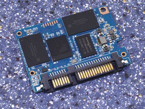 近期Windows 11 24H2更新引发部分SSD和HDD存储设备故障,微软与合作伙伴密切协作,努力推出修复方案保障用户数据安全与系统稳定。本文深度解析事件起因、影响范围及应对建议,助力用户科学应对存储设备风险。
