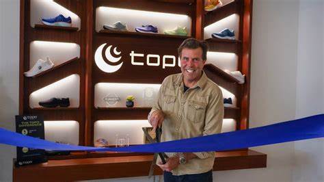 Topo Athletic凭借卓越的产品创新和市场表现,在扩展总部办公空间的同时,迎来了品牌新的发展阶段。本文深入探讨了Topo Athletic近期的发展动态、品牌成长背景及其在业界的未来前景。
