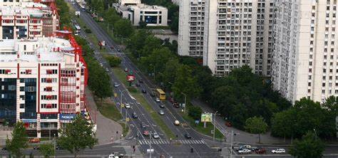 探索贝尔格莱德诺维贝奥格拉德市政区街道名称的历史变迁与现代命名,了解城市规划背后的文化与地理意义。
