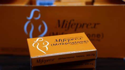 特朗普政府近日公开表示宫内节育器(IUD)和避孕药实际上属于堕胎措施,此言论在社会各界引起了强烈反响,涉及生殖健康政策和女性权利保护的广泛议题。本文深入探讨这一声明产生的影响、背后的政治动机及其对全球和美国国内生育控制政策的重大影响。
