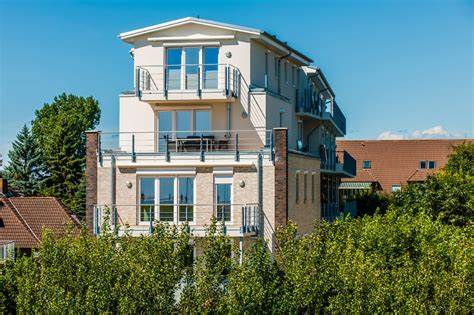 深入介绍位于德国北海沿岸Büsum的Haus Deichkieker与"Glück am Meer"度假概念,涵盖地理位置、住宿特色、周边体验、出行建议与预订提示,帮助读者规划一趟理想的海边度假生活
