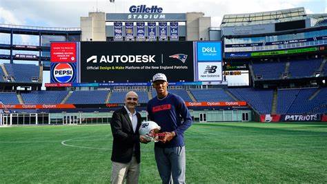 Autodesk与新英格兰爱国者队建立多年度合作关系,成为其官方设计与建造平台,推动体育设施数字化转型,促进建筑项目高效管理与可持续发展,彰显建筑科技创新与体育产业深度融合的新趋势。
