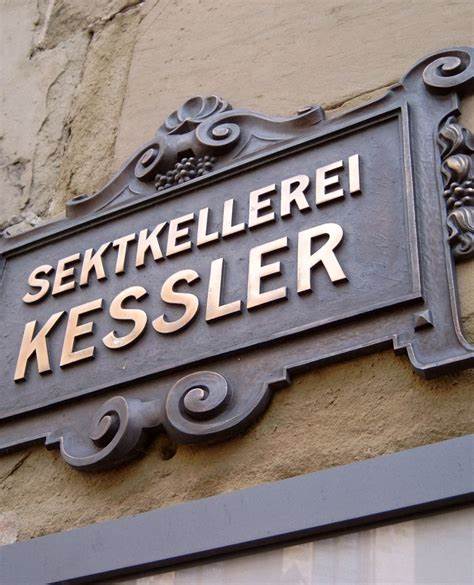 了解德国最古老的起泡酒酿造厂Kessler的悠久历史、酿酒工艺和品牌文化,深入探讨其在全球起泡酒市场中的地位及未来发展趋势。
