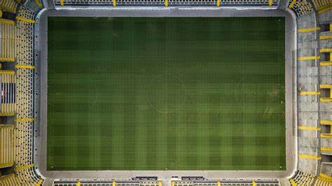 全面解析2025/2026赛季西甲联赛第18轮比赛结果,深入剖析各队表现、关键比赛亮点及积分榜形势,助力球迷全面了解最新赛程动态。
