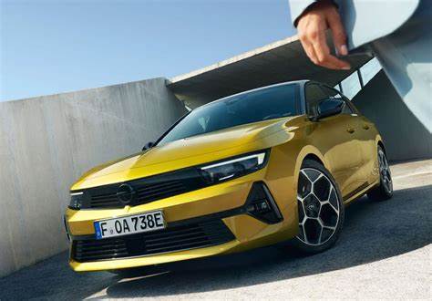 深入解析欧宝Astra的设计理念、先进的配置特点以及当前市场上的价格信息,助力消费者理性选择心仪座驾,体验德国制造的卓越品质与驾驶乐趣。
