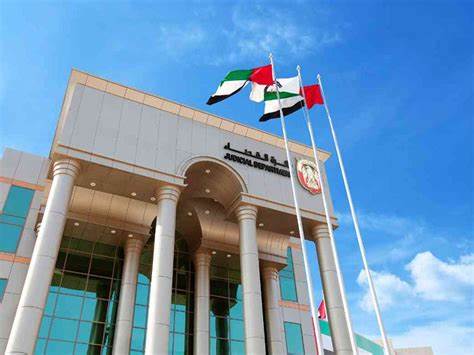 全面介绍阿布扎比司法局的职能、数字服务、诉讼与公证流程、用户咨询平台及联系方式,帮助公众和法律从业者更高效地使用司法资源和在线服务。
