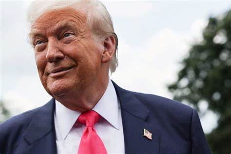 本文深入探讨了近期引发广泛关注的特朗普加密货币贿赂报道,揭示美国总统与海外投资者之间可能存在的利益输送和国家安全隐患,对美国政治生态产生的深远影响。
