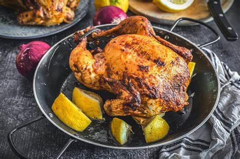 烤鸡是许多人喜爱的经典美食,掌握正确的烤制技巧不仅能确保鸡肉鲜嫩多汁,还能让表皮变得酥脆金黄。通过科学的调味与烹饪步骤,无需复杂配料或设备,您也能在家轻松烤出媲美餐厅的完美烤鸡。本文深入解析烤鸡的关键制作方法、温度控制以及实用小贴士,帮助您提升厨房烹饪水平,享受每一口香气四溢的鸡肉盛宴。
