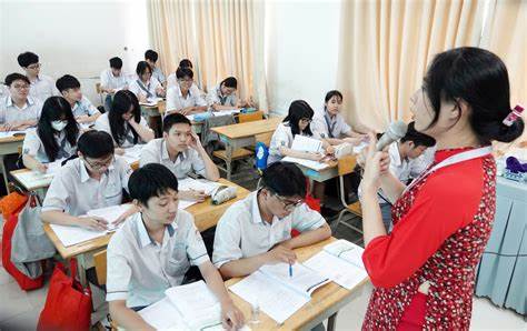 探讨inf-schule的教学与学习理念,阐述其如何通过问题导向学习、多样化教学素材和先进技术实现信息学教育的创新与发展,助力教师和学生共同成长。
