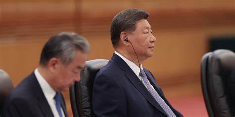 从历史根源到现实算计,解读习近平为何将反对台湾独立作为对美谈判筹码,分析他可能追求的让步类型、特朗普的政治与外交限制,以及这一博弈对台海稳定和区域格局的潜在影响和应对路径
