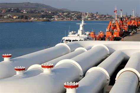 土耳其国家能源企业BOTAS与全球贸易商Mercuria签署了从2026年起为期20年的液化天然气采购协议,本文从供应来源、基础设施、对土耳其能源安全与贸易关系的影响,以及对全球LNG市场和能源转型的启示进行深入分析与解读。
