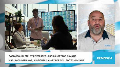 围绕福特CEO吉姆·法雷在底特律Pro Accelerate峰会上关于技能劳动力不足对美国制造业扩张的警示,分析当前短缺成因、经济与供应链影响,以及企业与政策如何联手通过职业教育、学徒制与技术融合缓解挑战。
