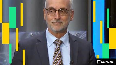 在美国加密货币监管进入关键窗口期之际,Ripple首席法律官呼吁国会制定明确规则,以保护消费者、鼓励合规创新并防止行业向海外转移,同时基于民调与链上数据分析监管优先方向与可能路径。
