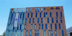 针对微软暂停部分面向以色列国防部的服务,本文深入剖析相关背景、事件原因及其对全球数据隐私和科技伦理的深远影响,探讨科技公司在复杂政治局势中的角色与责任挑战。
