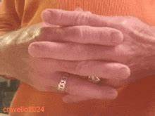 随着退休年龄的增长,许多退休人士开始重新审视退休生活的意义和价值。一位67岁的退休老人因感到生活缺乏目标和充实,开始考虑重返工作岗位,反映出当代退休群体在精神和生活质量上的新挑战和思考。本文深入探讨退休后的心理状态、经济压力、社会需求以及多元化的退休生活选择,帮助读者理解如何在退休后仍保持积极向上的生活态度。
