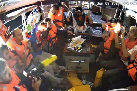 全面梳理以色列拦截运往加沙的援助船队并扣押包括瑞典气候活动家格蕾塔·通贝里在内的大批活动家的事件经过、国际反应、法律争议及对人道援助与区域局势的潜在影响
