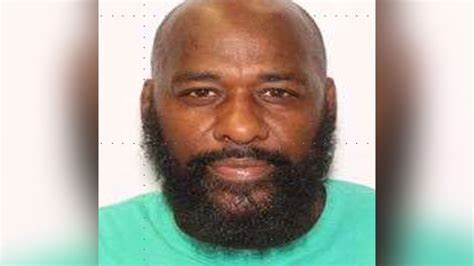 联邦调查局设立专门平台,协助潜在受害者和家庭提供线索,积极应对涉及教师的儿童性虐待案件,体现社会对保护未成年人的高度重视和迅速反应。
