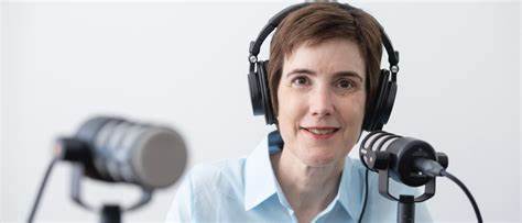 介紹瑞士天主教媒體kath.ch出品的播客Laut + Leis,解析主持人Sandra Leis如何透過訪談與討論,連結宗教信仰、倫理議題與當代社會脈絡,並提供收聽方式與典型節目主題概覽。
