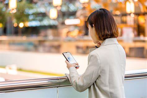 深入解析EVA航空在北美地区的在线预订系统,揭示其票务选择、舱位服务、行李规定及增值服务,助力旅客轻松规划出行,享受优质飞行体验。
