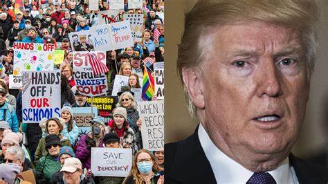 探讨数据如何与现实世界相互作用及其在现代社会中的重要性,解析数字信息如何驱动物理环境的变化与发展,揭示数据背后的现实意义及应用前景。
