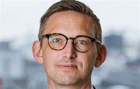 皇家格陵兰近日任命托克·比恩泽为新任首席执行官,致力于推动企业的转型与复苏,结合国际经验与本地洞察,带领公司迈向可持续发展和盈利目标。
