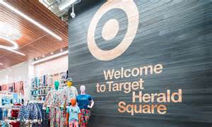 分析三只自高位回调40%以上的成长股(Target、Duolingo、Crocs),从业务基本面、估值修复可能性、宏观与行业风险、买入时机与仓位管理等多维角度提供可操作的投资参考与风险提示
