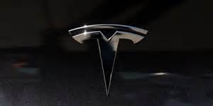 深入解析特斯拉股票强劲反弹背后的多重因素,同时探讨微软在"奇迹七巨头"中表现滞后的原因,揭示当前科技股市场的动态变化和未来趋势。
