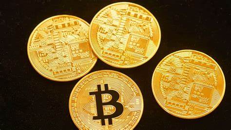 解析施夫与迈克尔·赛勒围绕比特币与黄金的辩论,结合分析师对低于107,000美元比特币的看法,剖析市场结构、ETF资金流、流动性风险与交易策略,为投资者提供可操作的判断框架与风险管理建议。
