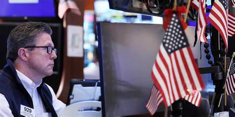 本文深入分析当前股市走势,探讨为何多数迹象显示市场仍处于多头趋势中,阐述投资者保持乐观的重要性以及未来潜在的增长动力。
