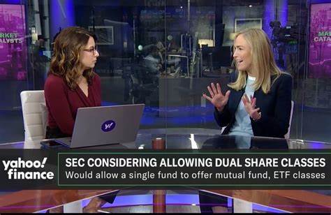 证券监管松动促使资产管理公司纷纷申请推出互惠基金与ETF双份额结构,带来税务优势、交易便利和运营复杂性的叠加效应。文章研判市场推进速度、托管与经纪系统准备、投资者换仓的税务与合规考量,并为理财顾问提供实践建议以帮助客户在双份额基金环境中优化投资与税务结果。
