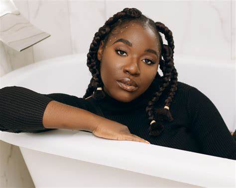 关于津巴布韦歌手JoyRukanza的全面介绍,涵盖成长经历、音乐风格、重要作品、现场表演与文化影响,帮助读者了解她的艺术轨迹与未来潜力
