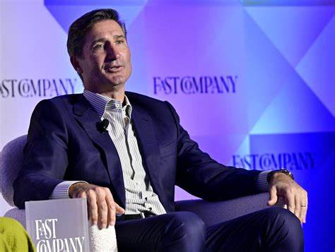 面对经济不确定性和通胀压力,星巴克凭借其世界级的客户服务和产品品质,成功维系了现金紧张的消费者群体,并通过创新和优化体验持续提升品牌竞争力。本文深入探讨星巴克在逆境中保持客户忠诚的策略及其实践细节。
