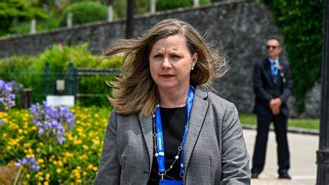 美联储副主席鲍曼强调通过实际持有和使用加密货币,增进监管人员对区块链技术的理解,从而为未来监管框架提供更具前瞻性的指导,推动金融体系的现代化转型。
