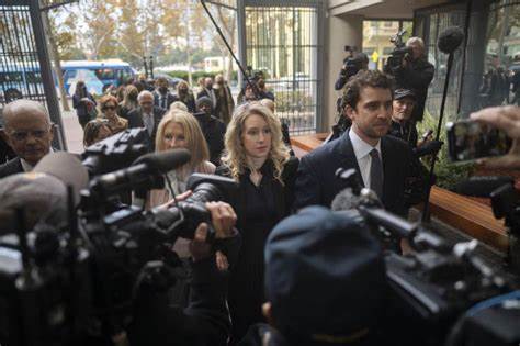 从历史案例到当代教训,剖析美国社会中"伟大骗局"出现的逻辑、文化根源与制度回应,探讨这种现象为何既具破坏性又可能带来反思与制度改进的契机
