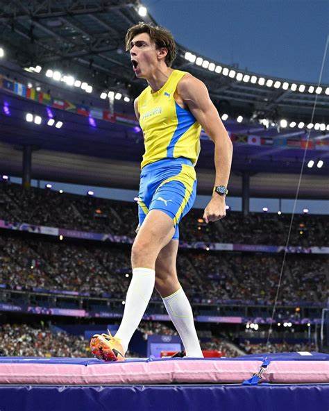 探索莫多·杜普兰蒂斯如何凭借天赋、技术与心理素质,持续打破撑杆跳世界纪录,成为田径界的传奇人物,并解读他的训练背景、比赛策略以及未来潜力。
