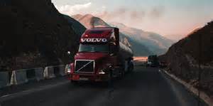 Aurora Innovation作为自动驾驶技术的先驱,近年来股价表现不尽如人意。本文深入解析分析师对AUR的看法、公司核心竞争力与未来潜力,帮助投资者全面了解这只科技股的投资价值。
